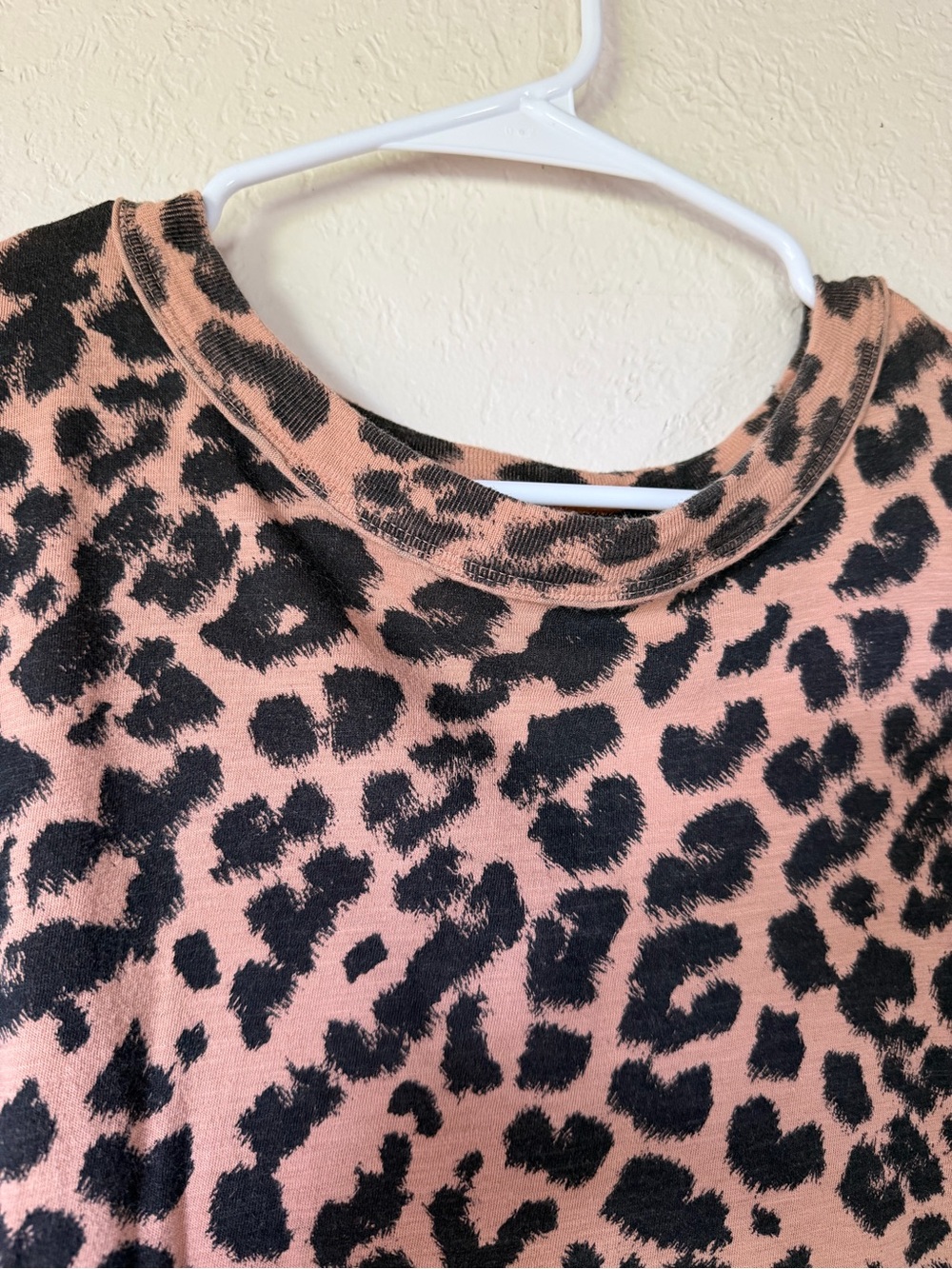 Women’s Oversized Leopard Crewneck TShirt - Picture 4 of 7